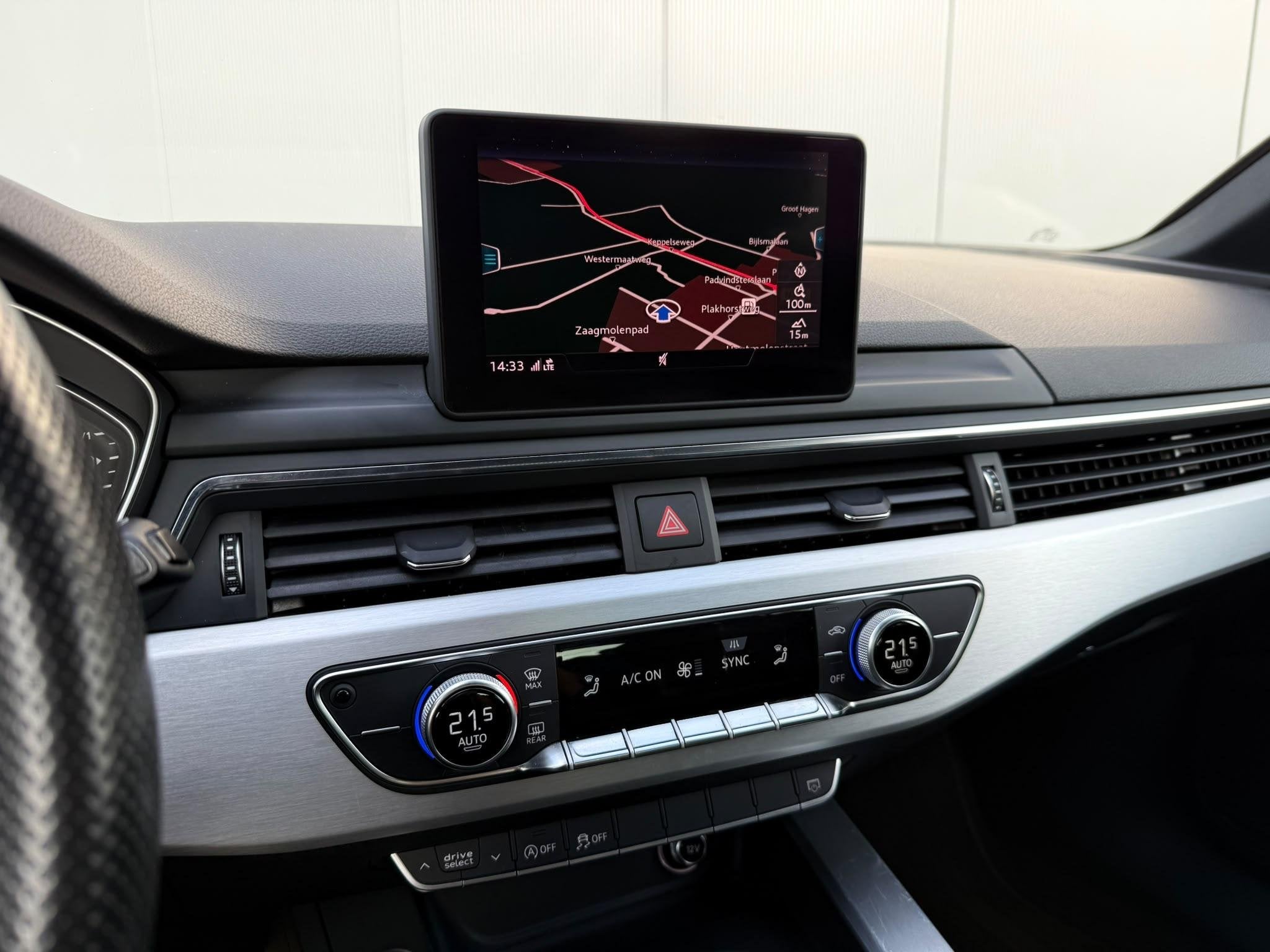 Foto 18 van Audi A4 Avant 1.4 TFSI Sport S line edition navi / 19 inch l