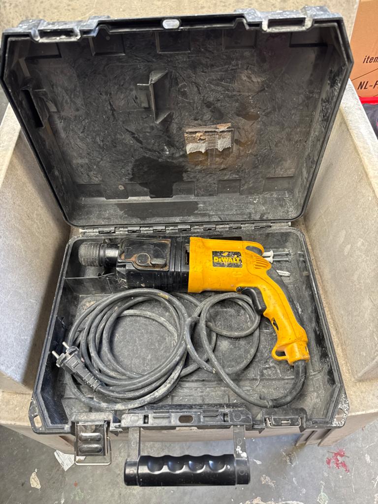 DeWalt D25003 QS Boorhamer met koffer, Boor- en/of Breekhamer, Ophalen of Verzenden, Klopboormechanisme, Gebruikt