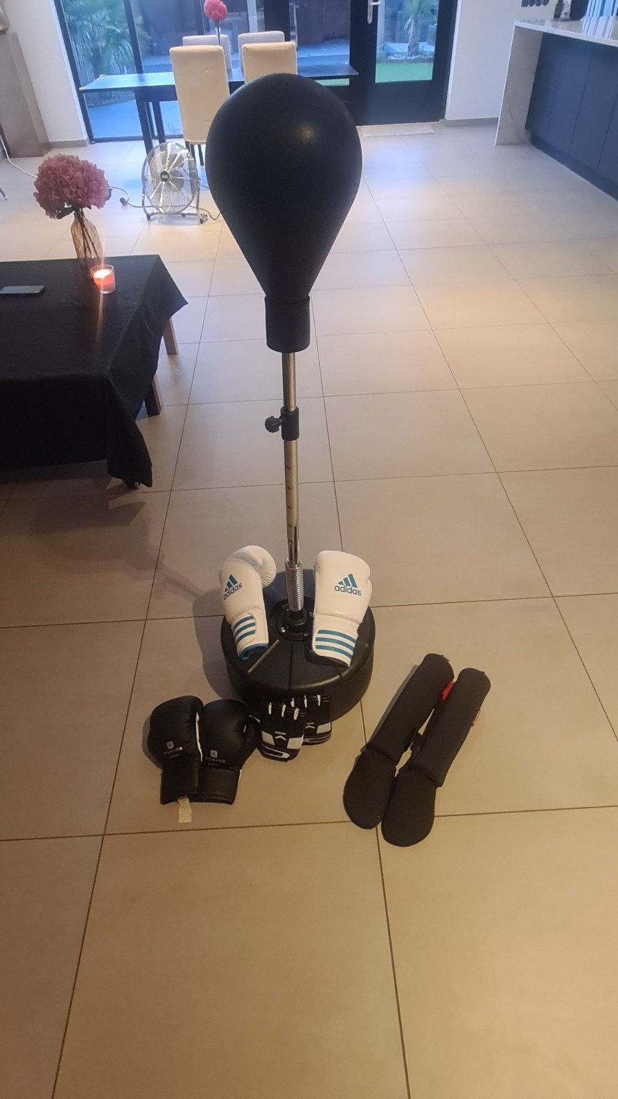 Boksbal op standaard met box handschoenen, Ophalen, Zo goed als nieuw, Boksbal