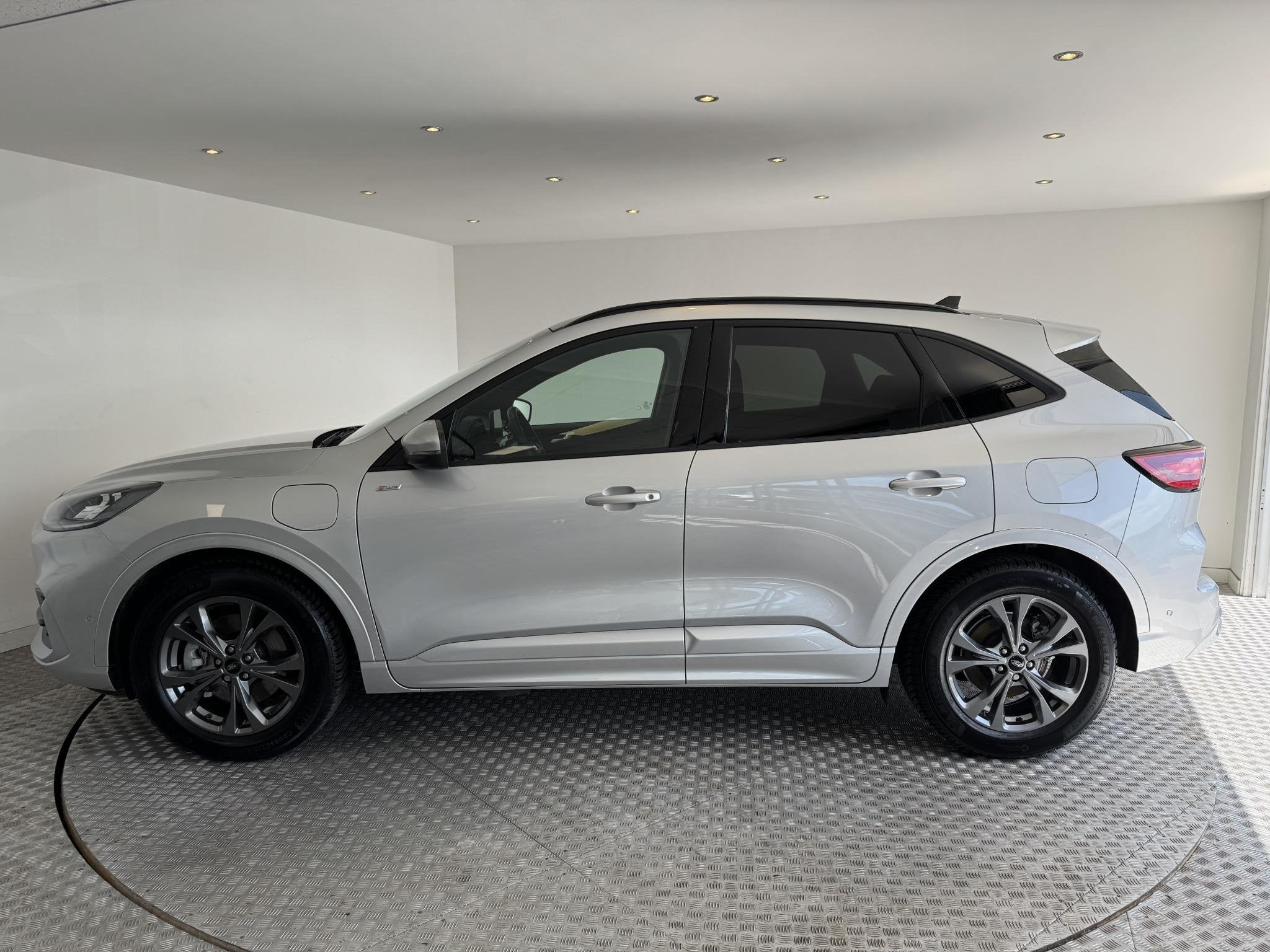 Ford Kuga 2.5 PHEV E-CVT 225pk ST-Line Trekhaak, Panodak, Auto's, 14 kWh, Gebruikt, 4 cilinders, Automatische klimaatregeling
