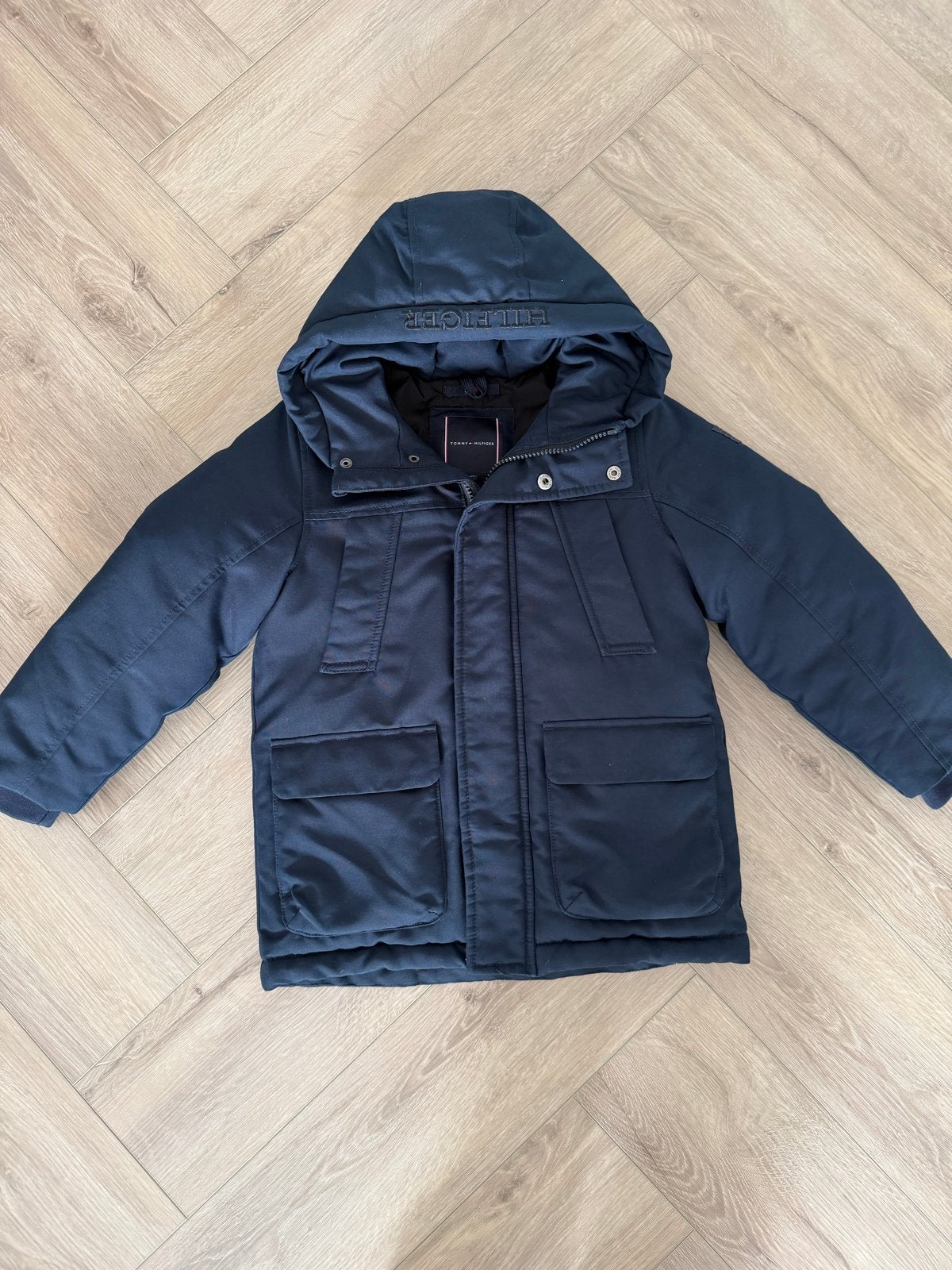 Tommy Hilfiger winterjas maat 116, Kinderen en Baby's, Kinderkleding | Maat 116, Ophalen of Verzenden, Zo goed als nieuw, Jongen
