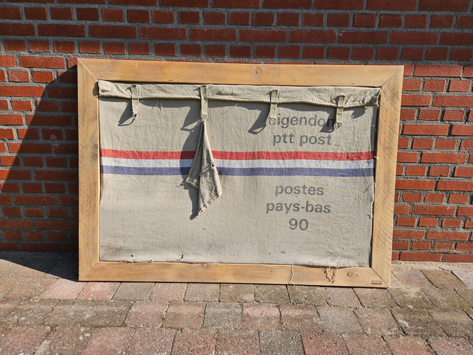 Uniek decoratiestuk: Houten frame met originele PTT postzak, Ophalen, Gebruikt, Meerkleurig, Vintage
