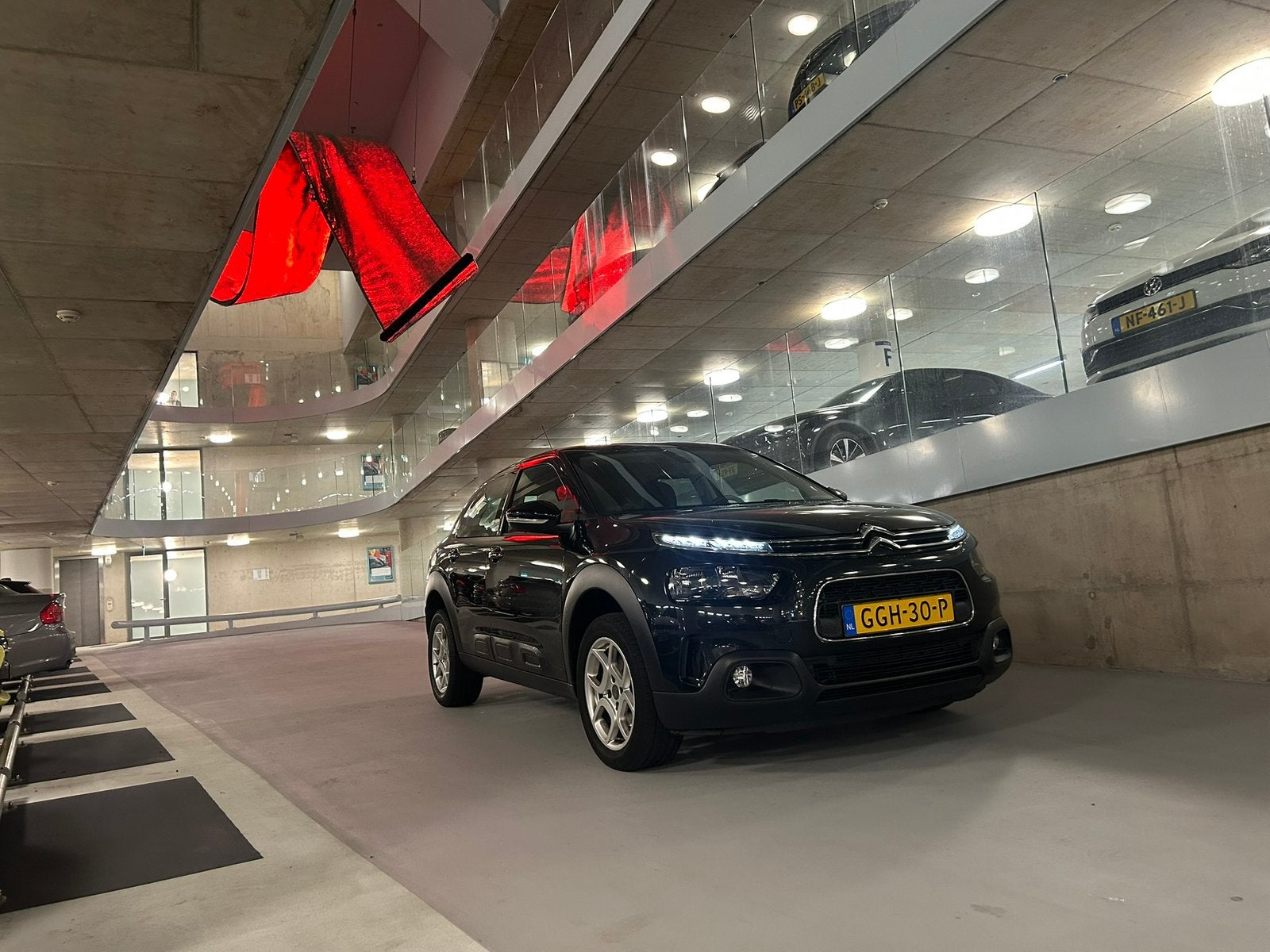 Citroën C4 Cactus 2018 grote beurt + nieuwe apk gehad, Stof, 1199 cc, Zwart, Handgeschakeld