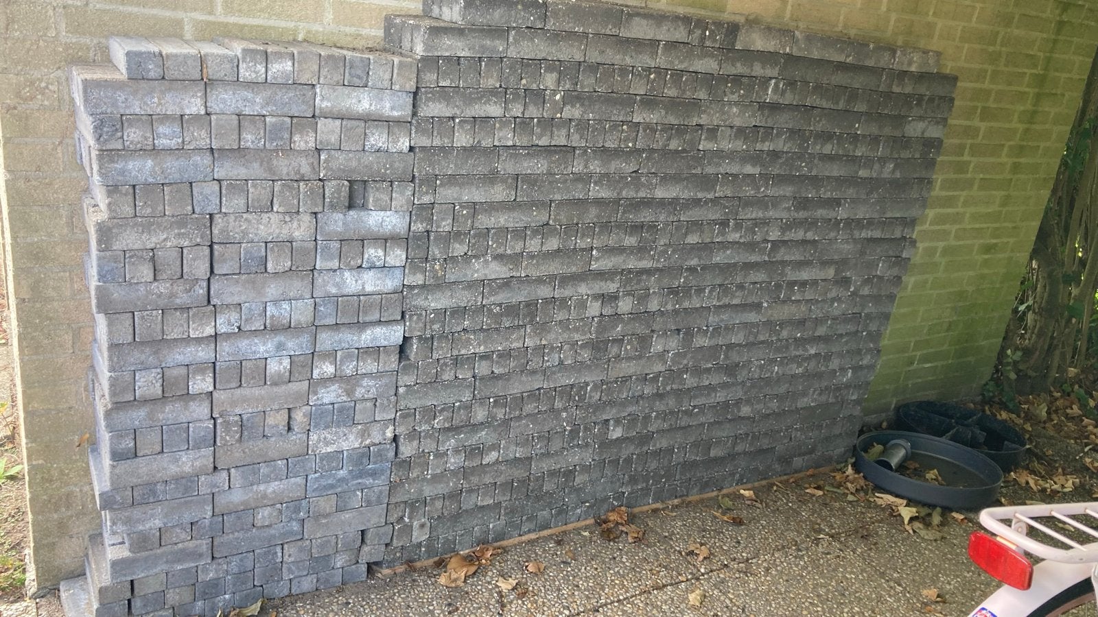 Gratis gebruikte betonnen klinkers, Ophalen of Verzenden, Gebruikt, Beton, Klinkers