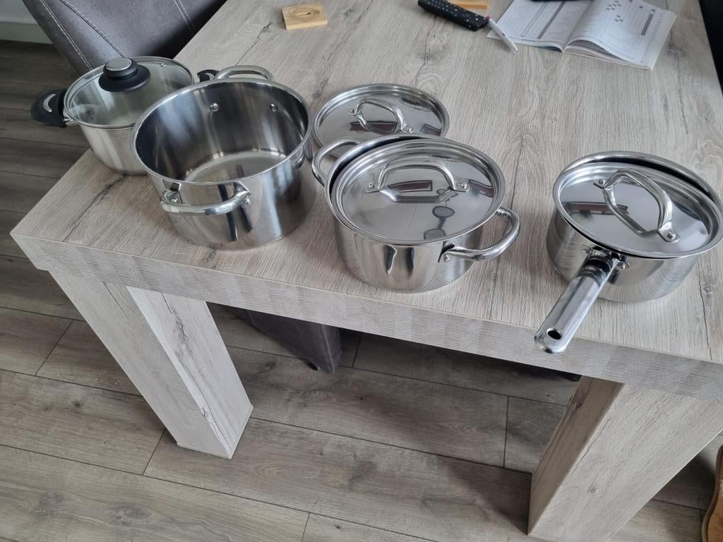 Pannenset 4-delig RVS - Kookpannen met deksels, Huis en Inrichting, Keuken | Potten en Pannen, Gebruikt, Pannenset, Ophalen of Verzenden