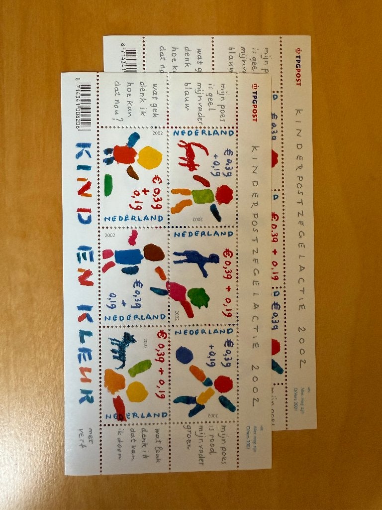 Kinderpostzegels 2002 kind en kleur 2 blokjes nvph 2114, Postzegels en Munten, Ophalen of Verzenden, Na 1940, Postfris