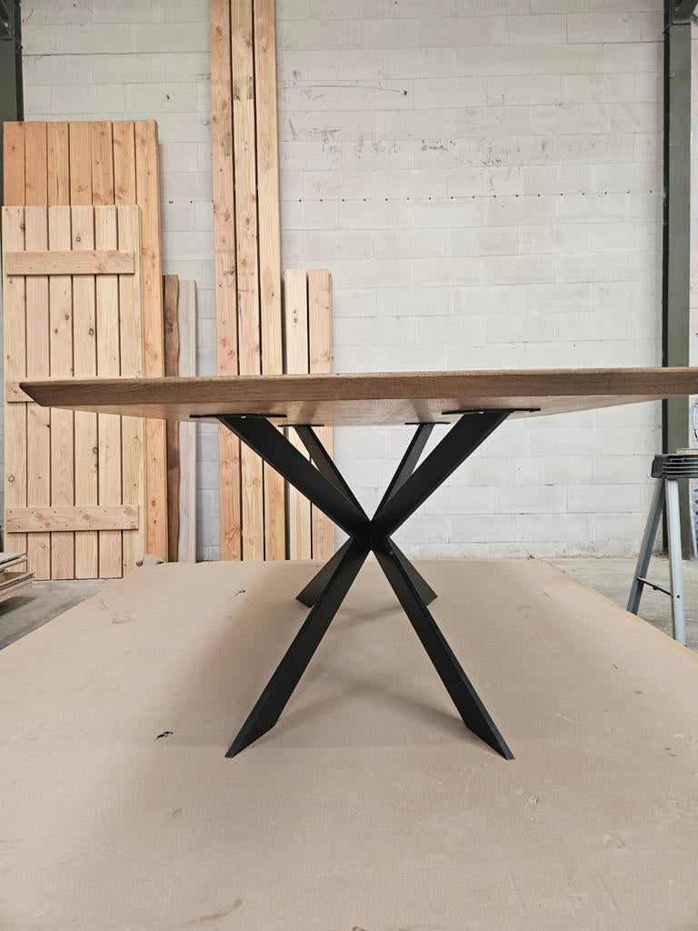 Zo goed als nieuwe Deens ovale tafel Castle Brown 2c, Huis en Inrichting, Tafels | Eettafels, Info@maasinterieurs.nl, 5272PA, bedrijvenweg 23 in Sint-Michielsgestel