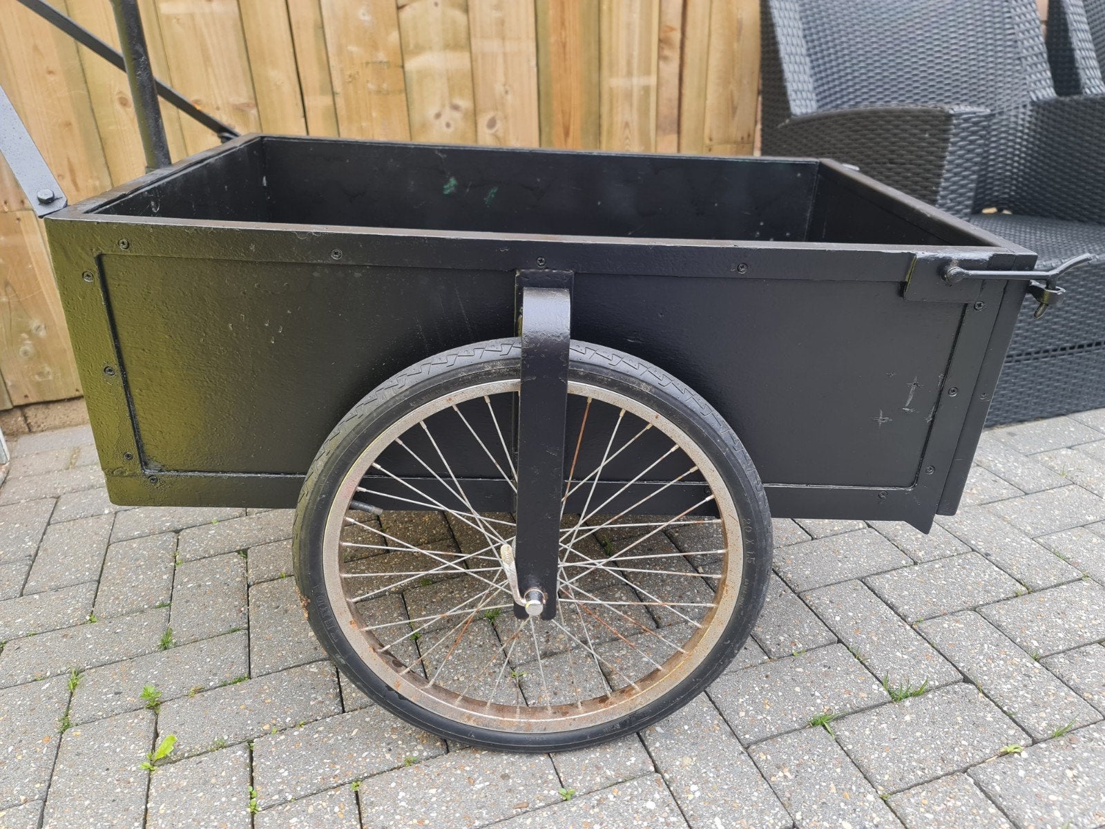 Grote vis kar fiets kar met laadklep, Ophalen