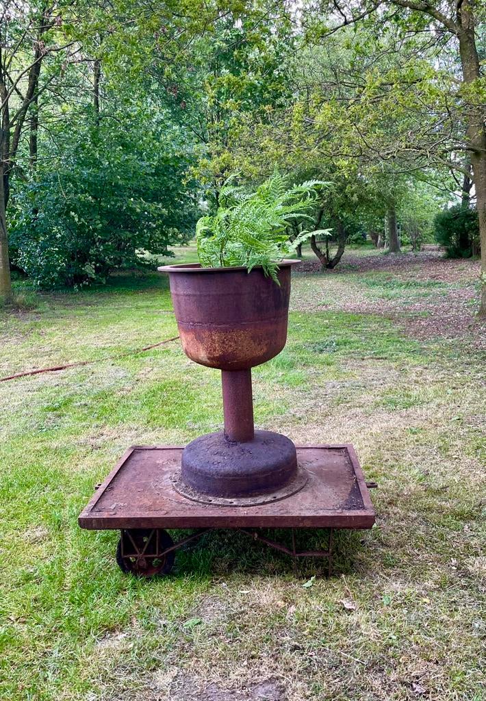 Grote industriële metalen plantenbak / tuinobject 93 cm hoog, Ophalen, Gebruikt, Minder dan 60 cm, Rond