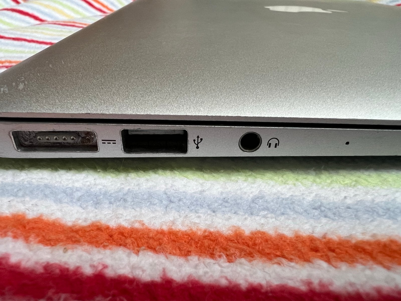 Foto 5 van MacBook Air 2017 13 inch - Intel i7, 8GB RAM, 120GB SSD