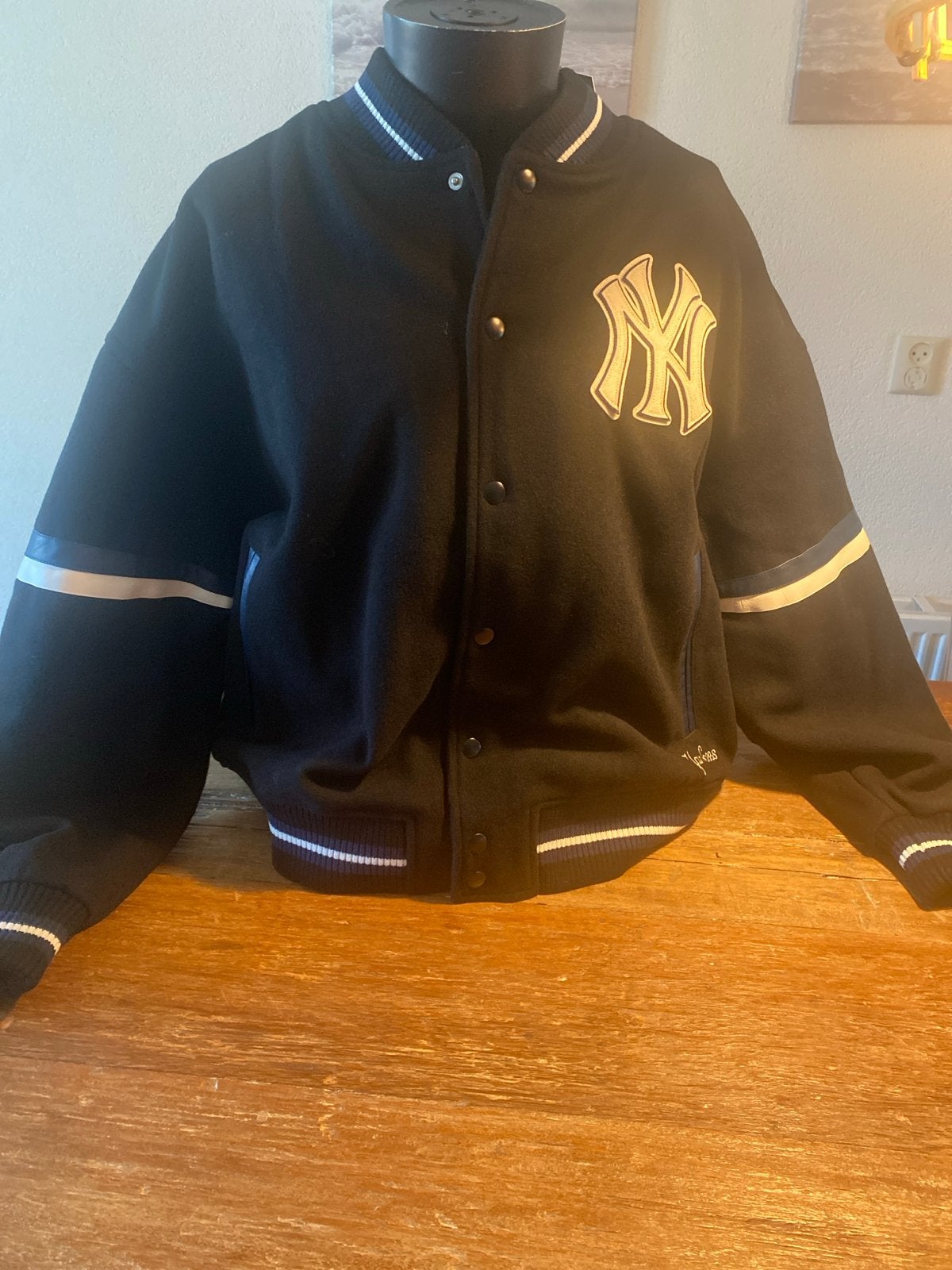 New Era New York Yankees Varsity Jacket Maat M, Ophalen of Verzenden, Nieuw, Maat 48/50 (M), Zwart