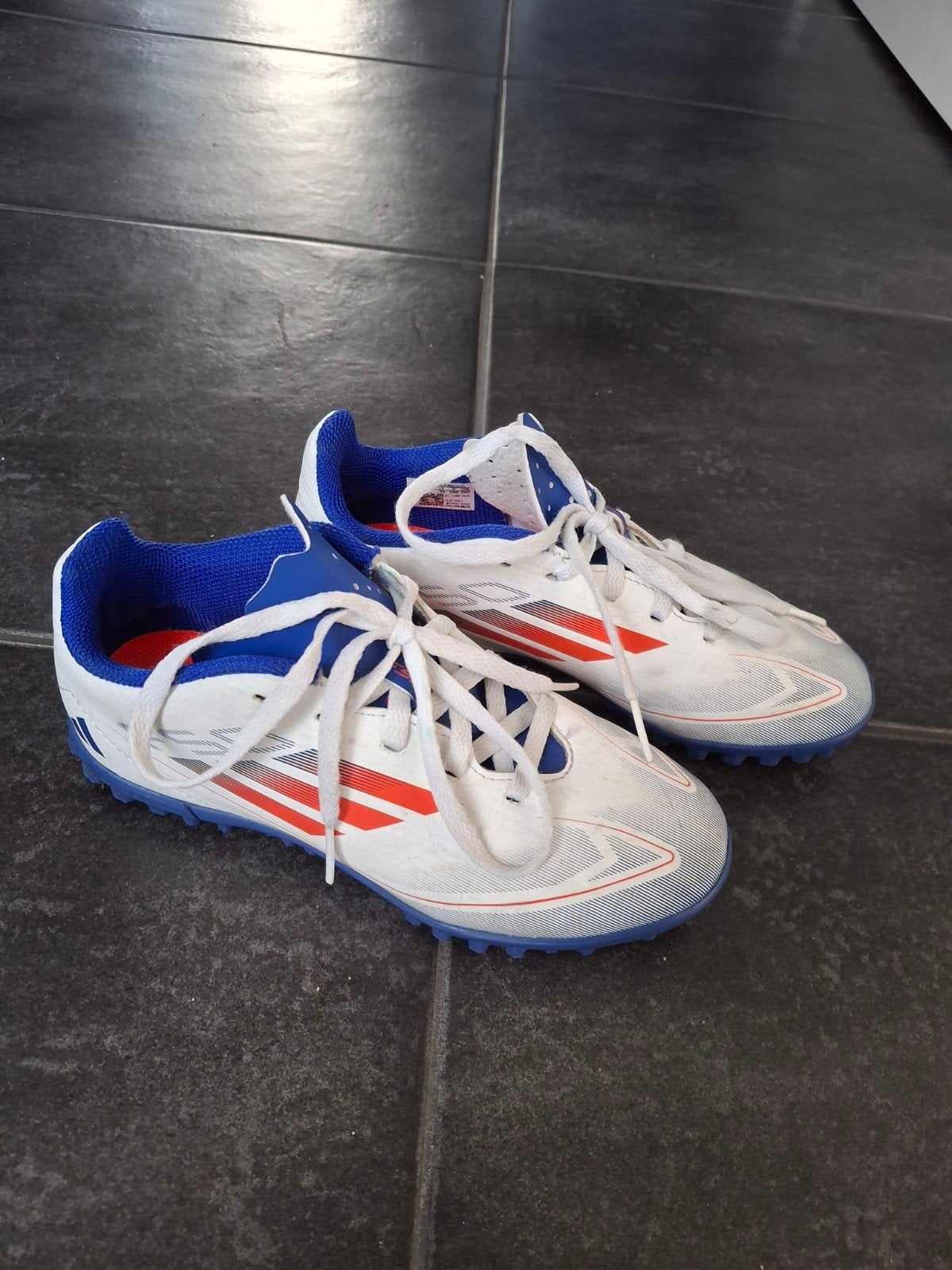 adidas kunstgras schoenen maat 33, Ophalen of Verzenden, Zo goed als nieuw, Schoenen