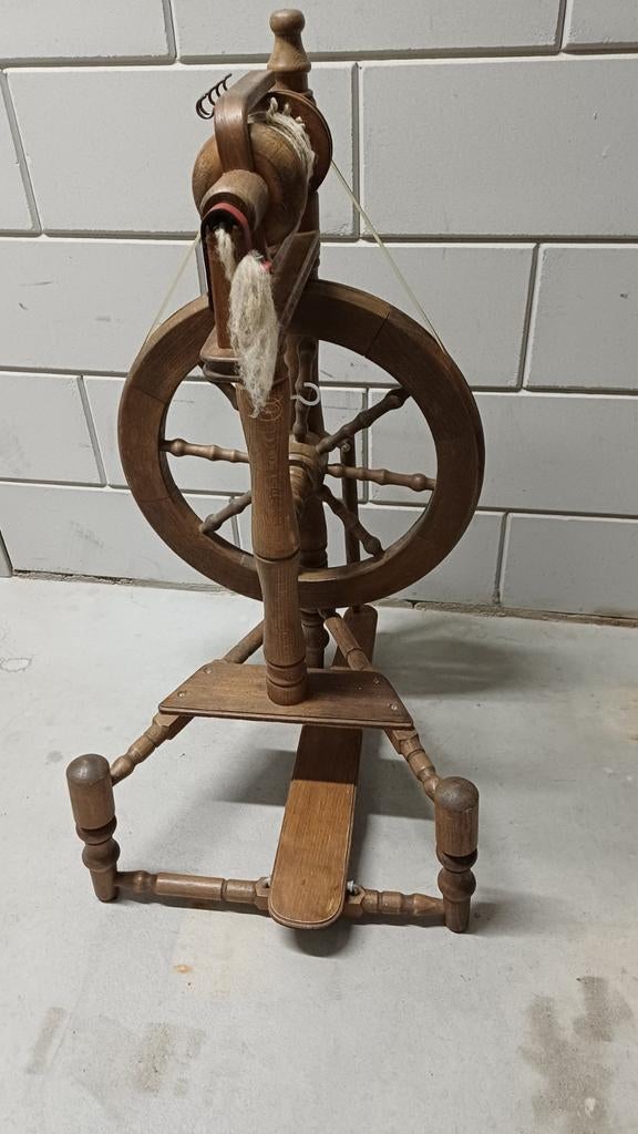 Houten spinnewiel - Decoratief en functioneel, Ophalen of Verzenden, Gebruikt, Spinnewiel