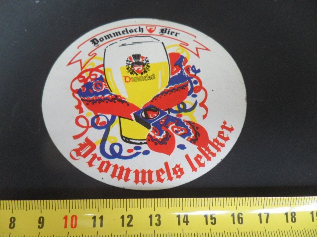 sticker Dommelsch Bier Drommels Lekker Pils Carnaval, Ophalen, Zo goed als nieuw