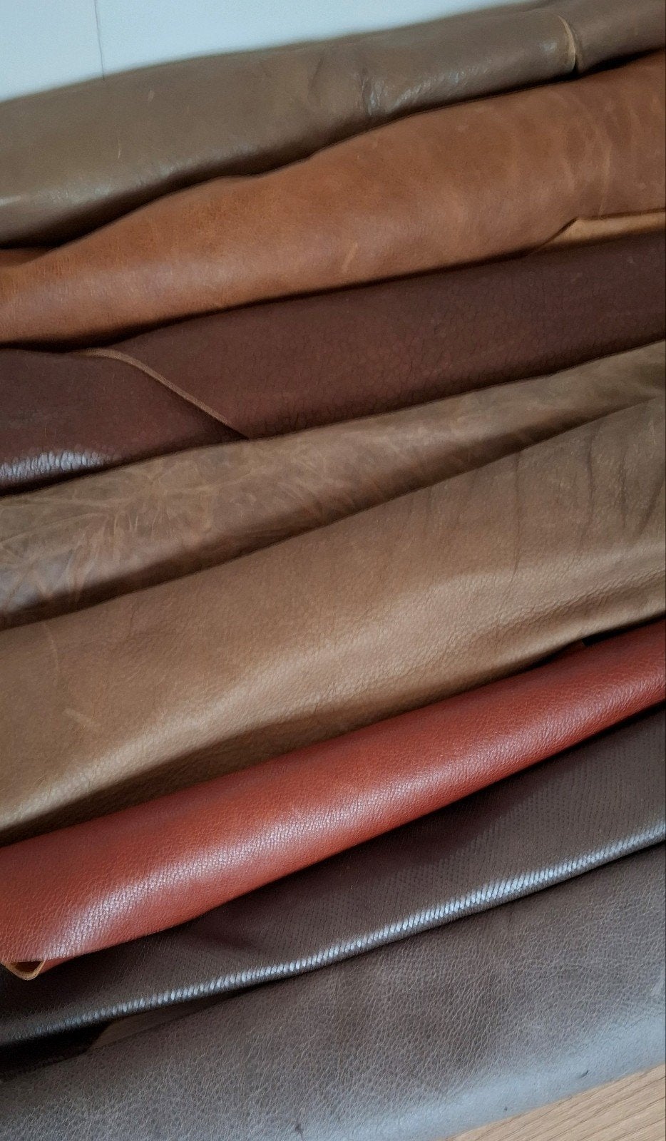 Grote partij resten mooie stukken leer., Ophalen, Meerkleurig, Leer of Kunstleer, 30 tot 120 cm