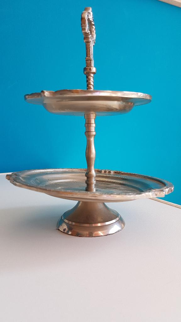 Etagiere, 2 lagen, ca. 22 cm. hoog, gebruikt, Huis en Inrichting, Woonaccessoires | Etagères, Ophalen of Verzenden