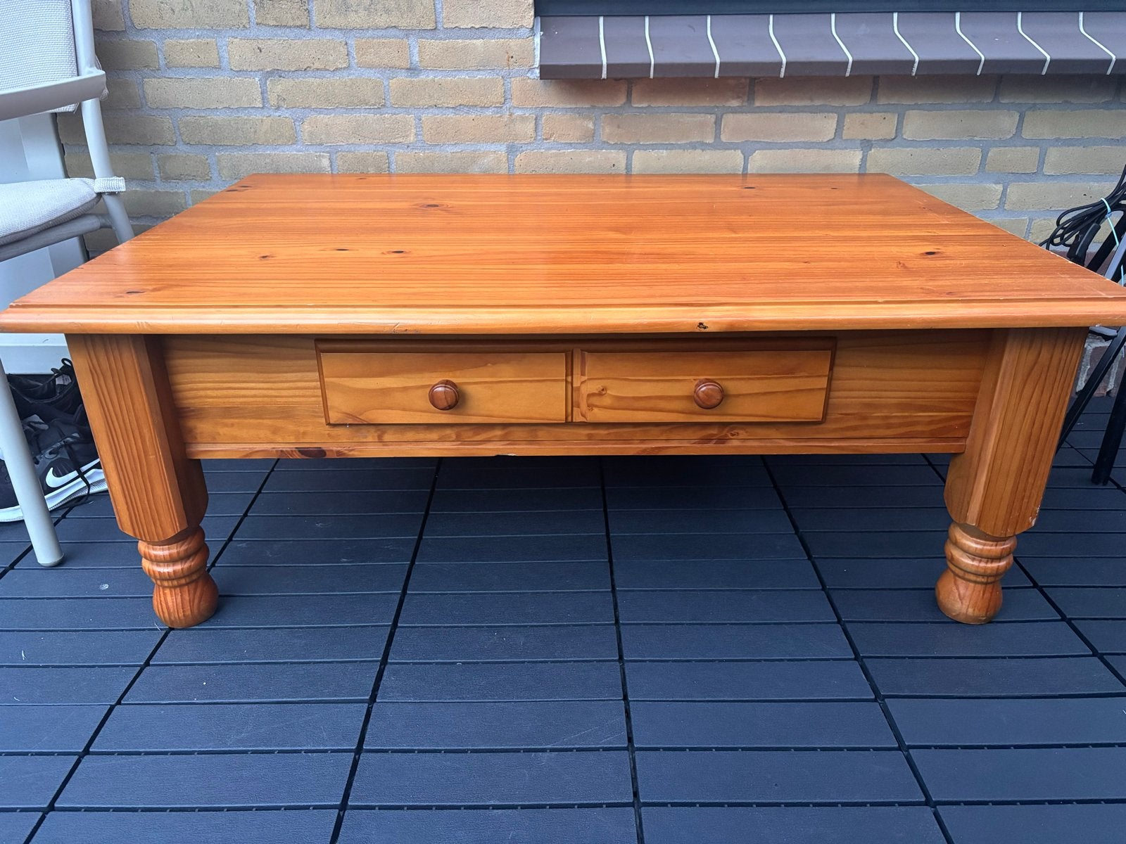 Massief houten salontafel met lades, Gebruikt, Vierkant, Grenenhout, 5 – 50