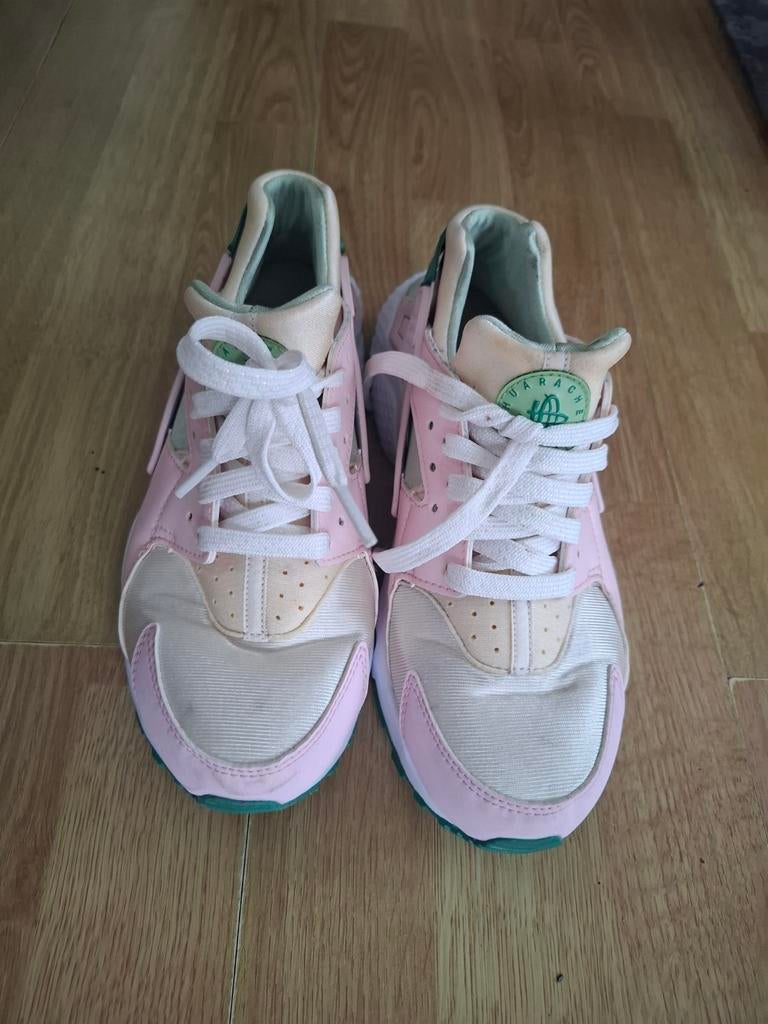 Nike Air Huarache 38.5, Ophalen of Verzenden, Zo goed als nieuw, Roze, Sneakers of Gympen