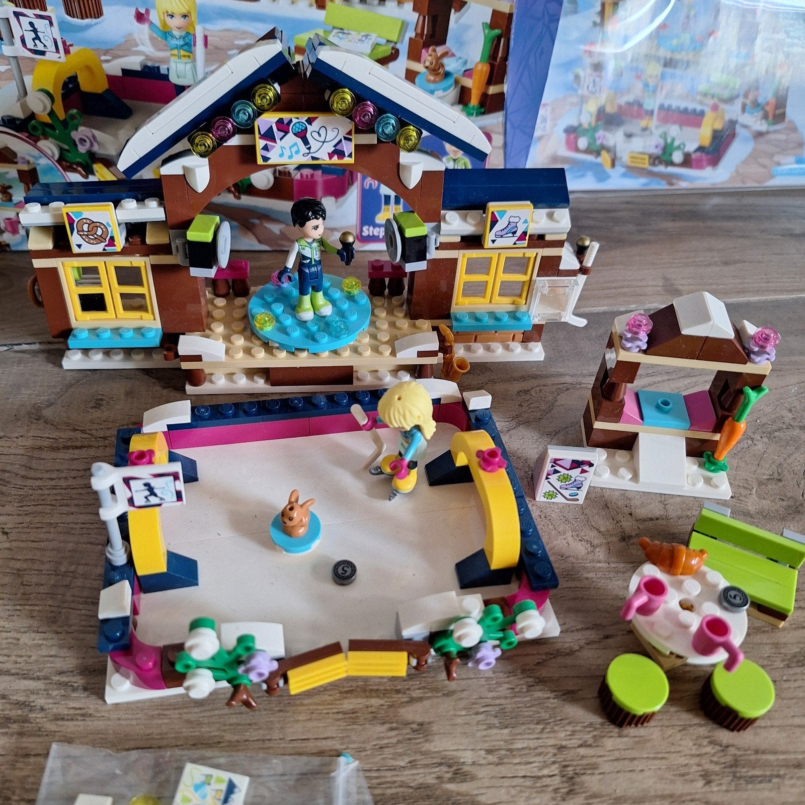 LEGO Friends Winterpret Set 41322 - Schaatsbaan & Podium, Ophalen of Verzenden, Zo goed als nieuw