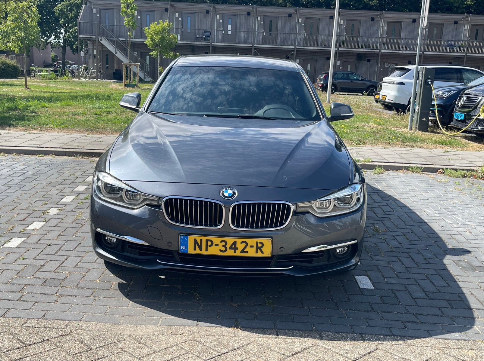 BMW 3-Serie 320i 184pk Aut 2017 Grijs, Auto's, BMW, 1998 cc, Achterwielaandrijving, 1800 kg, 4 cilinders