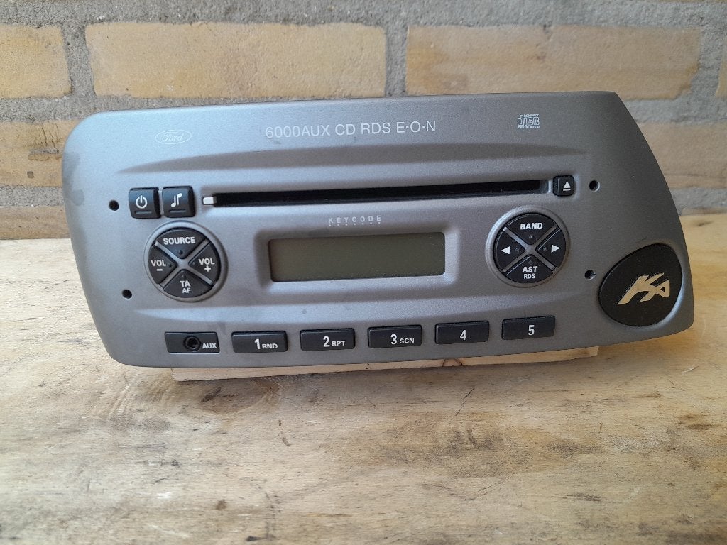 Originele AUTORADIO - voor een FORD KA 1 - Bouwj. 1996>2008, Auto diversen, Verzenden, Gebruikt