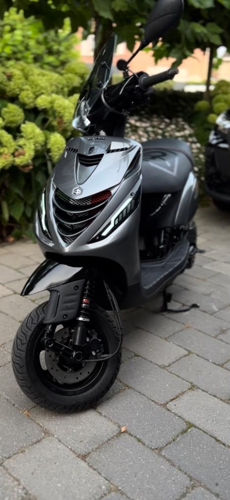 Piaggio zip 4t4v 80cc top 97kmh, Fietsen en Brommers, Scooters | Piaggio, Ophalen, Zo goed als nieuw, Benzine, Zip