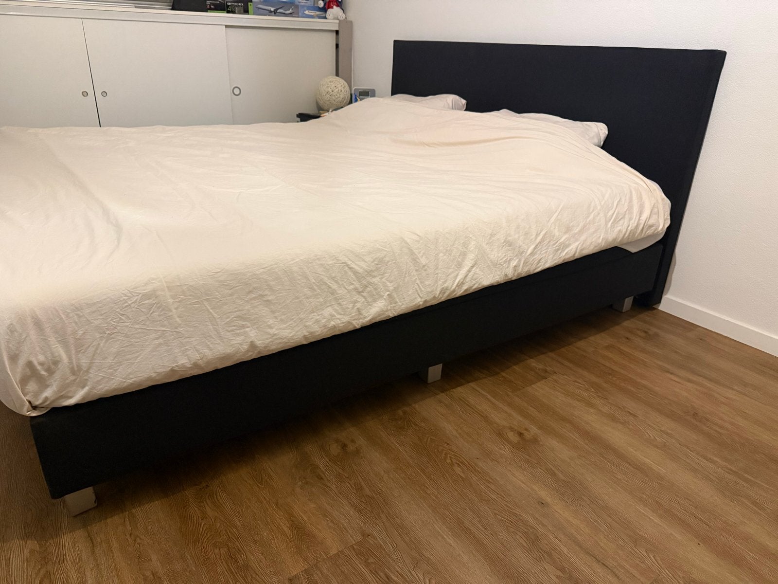 Groot tweepersoonsbed 200x220 in goede staat, Zwart, Tweepersoons, Ophalen of Verzenden, Zo goed als nieuw