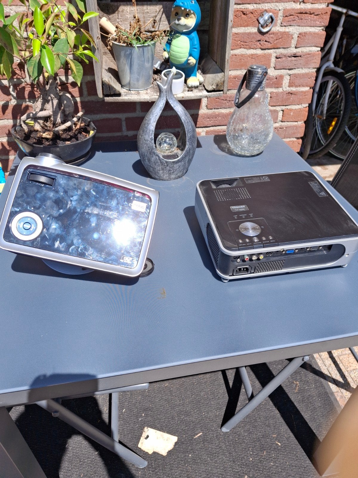 2 Beamers: TOSHIBA TLP-X2500 en Nobo X25 - Werken prima, Ophalen of Verzenden
