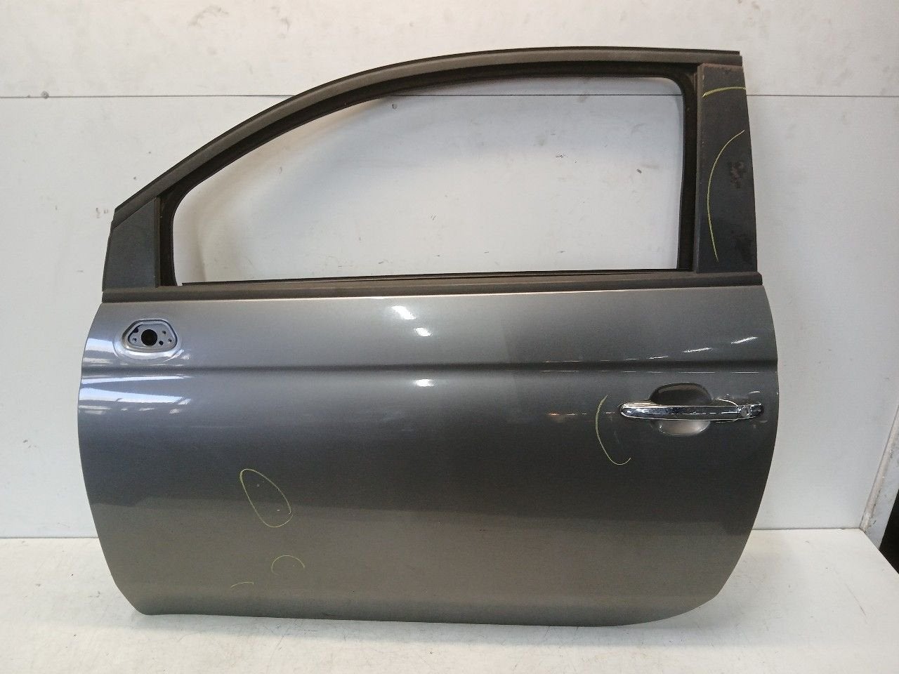 Portier links voor Fiat 500, Onderdelen@venauto.nl, Van der Ven Autorecycling B.V., Gebruikt, Ettenseweg 76, 4706 PB Roosendaal, The Netherlands