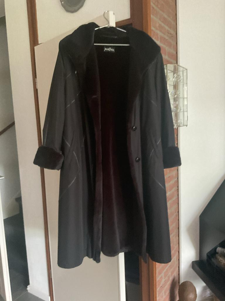 Baronia Zwarte Winterjas met kunst Bontdetails, Ophalen of Verzenden, Zo goed als nieuw, Maat 46/48 (XL) of groter, Zwart