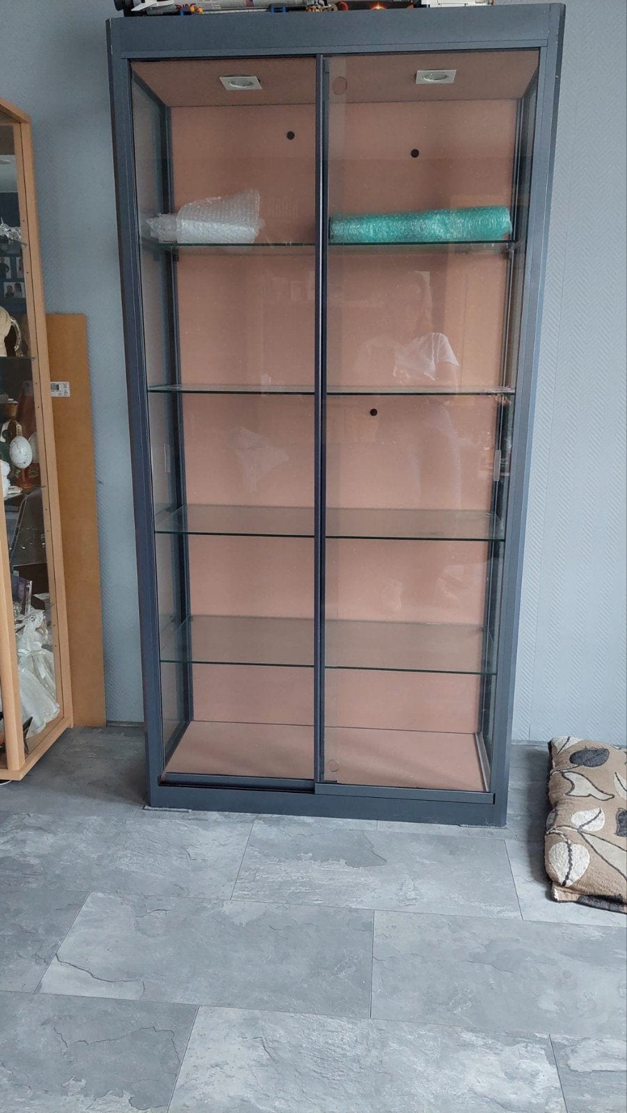 Gereserveerd - Vitrine kast, Huis en Inrichting, Ophalen, 50 tot 100 cm, Zo goed als nieuw, 150 tot 200 cm