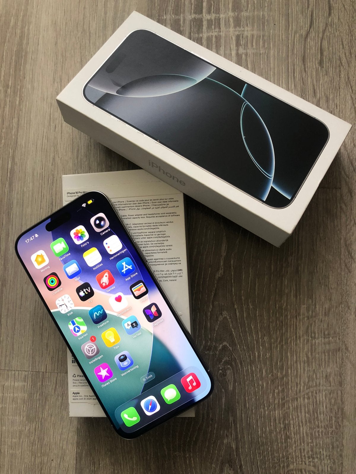 Prachtige iphone 16 pro max 256GB Titanium & Bon + Garantie, Telecommunicatie, Mobiele telefoons | Apple iPhone, Zwart, IPhone 16 Pro Max