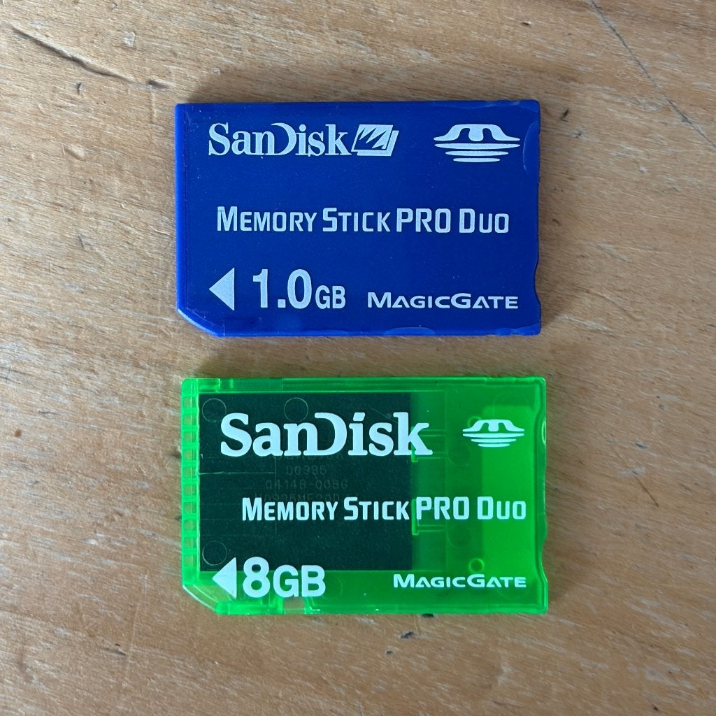 2x SanDisk Memory Stick PRO Duo, Gebruikt, Memory stick, 8 GB, Ophalen of Verzenden