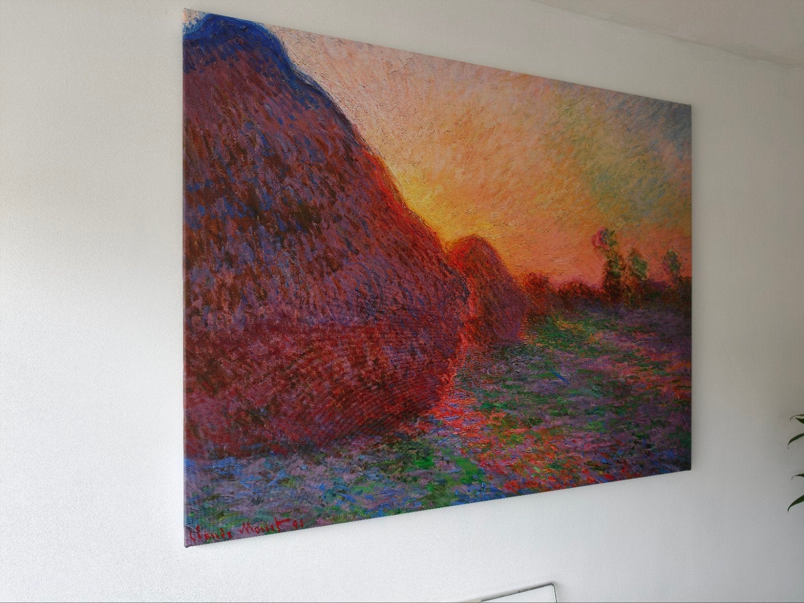 Monet's Haystacks (1890) bij zonsondergang canvas, Antiek en Kunst, Ophalen of Verzenden