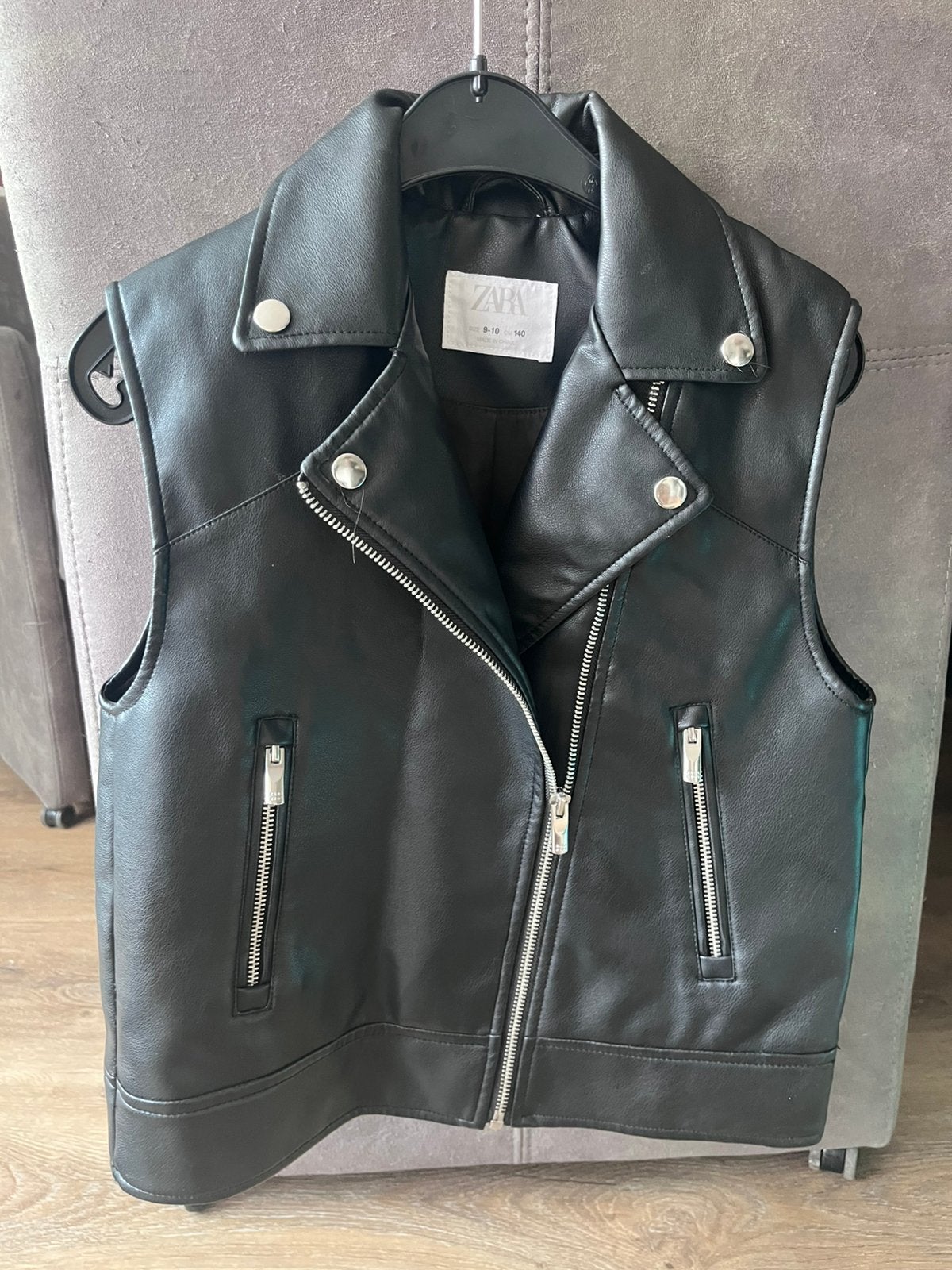 Zwart leren gilet Zara maat 140, Kinderen en Baby's, Ophalen of Verzenden, Zo goed als nieuw, Meisje, Trui of Vest