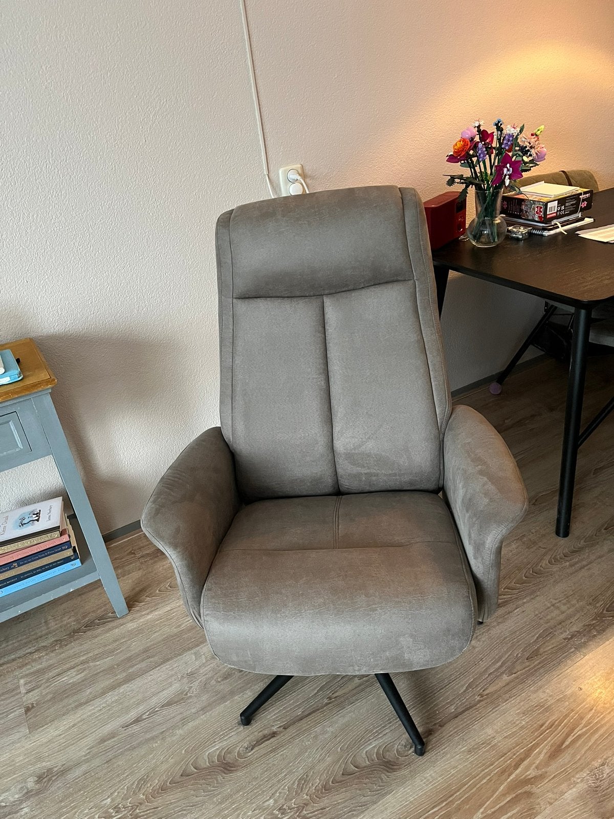 Fijne relaxstoel, slechts 2 maanden gebruikt., Ophalen, Overige materialen, Minder dan 75 cm, Zo goed als nieuw