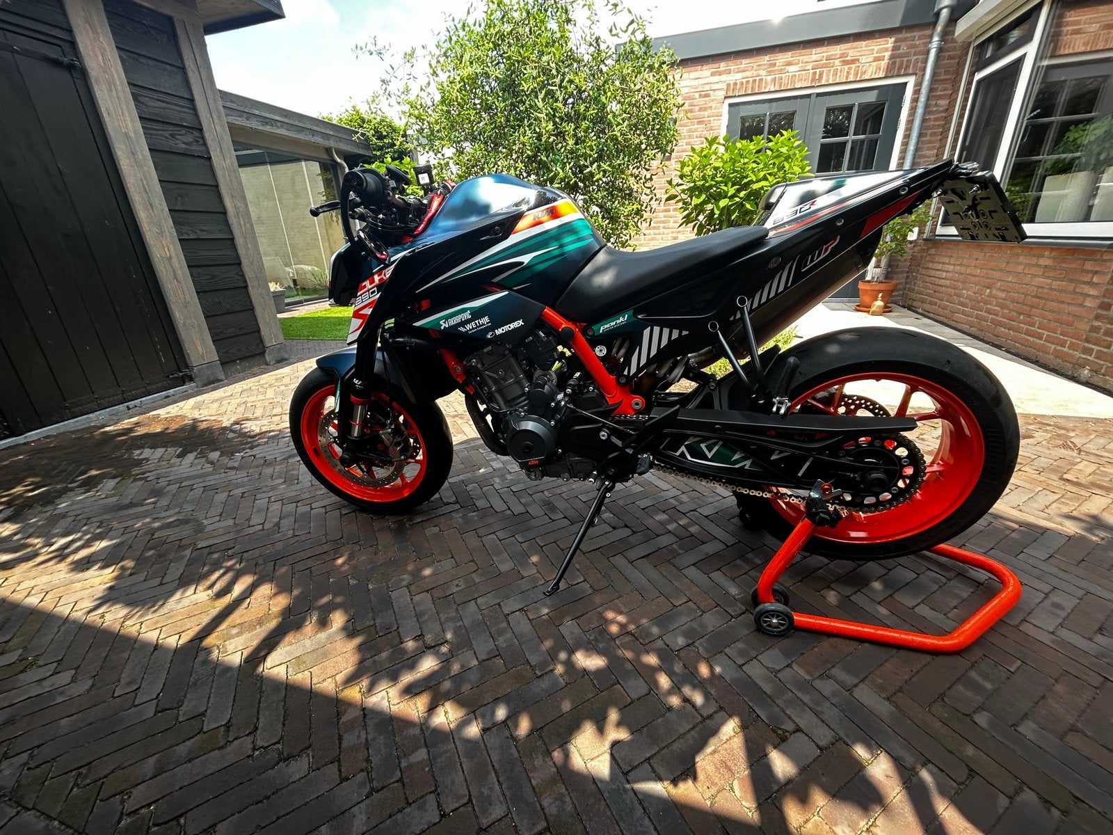 KTM Duke 890R 2023 - Volledig Akrapovic & Techpack, Motoren, Sportuitlaat, Gebruikt, Particulier, Naked bike