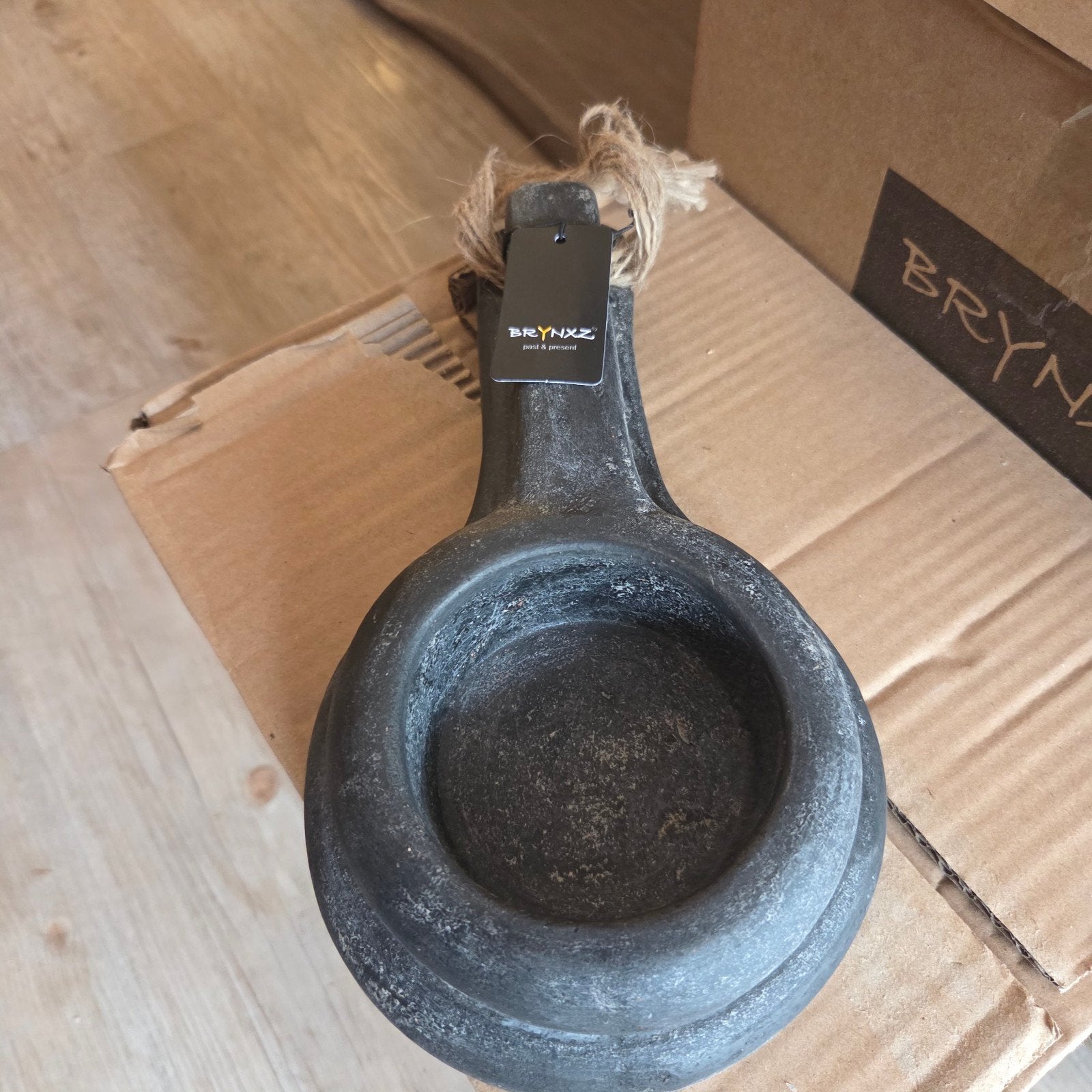 Brynxz Basalt Theelichthouder 23cm - Zomer 2026 Voorraad, Brynxz, Zwart, Waxinelichthouder, Nieuw