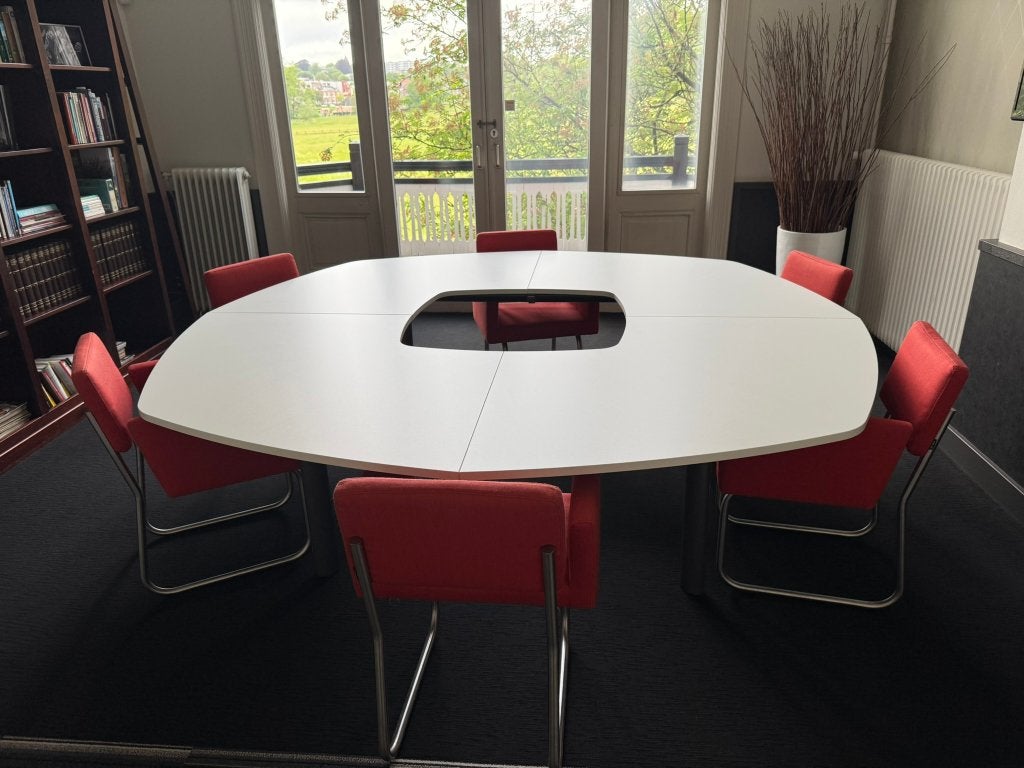 Ronde vergadertafel met 6 gestoffeerde stoelen, Huis en Inrichting, Bureaus, Ophalen, Demontabel, Gebruikt, Overige materialen