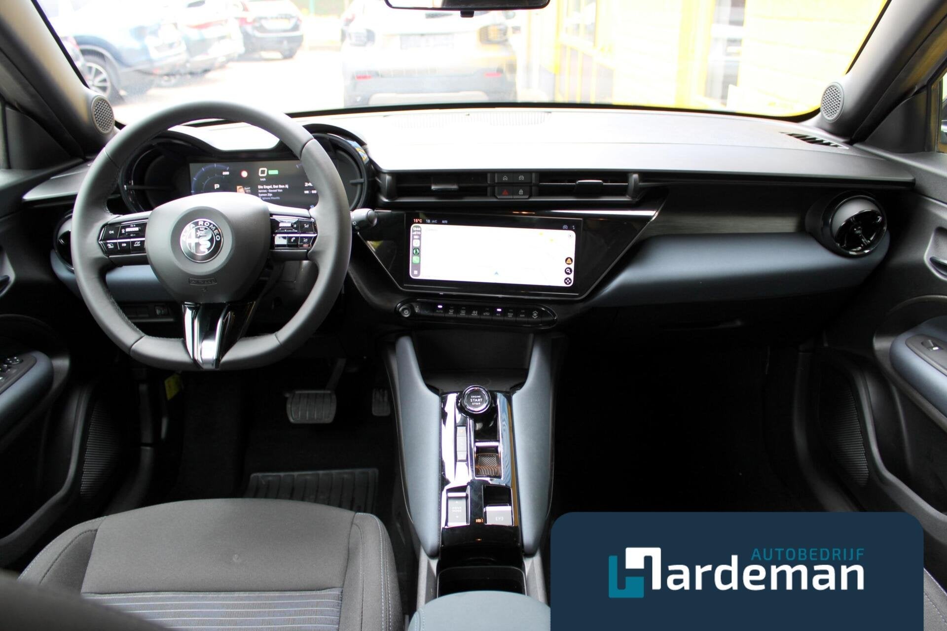 Alfa Romeo Junior Elettrica 54 kWh Carplay Clima, Auto's, 413 km, Stof, Gebruikt, Met garantie (alle)