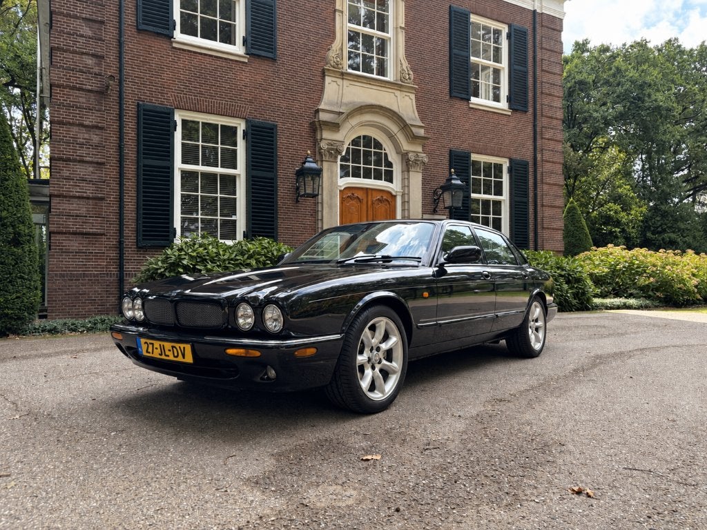 Jaguar XJR 4.0 V8 AUT 2000 Zwart, Auto's, Achterwielaandrijving, Zwart, Automatische klimaatregeling, Particulier