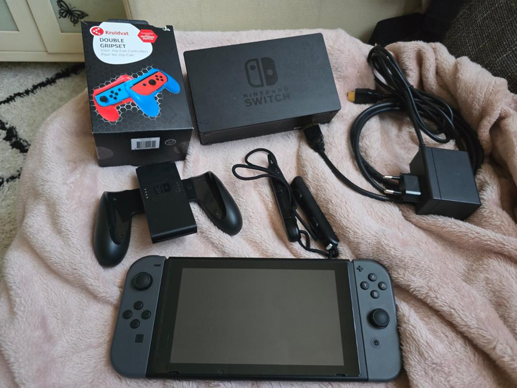 Z.g.a.n Nintendo switch, Ophalen of Verzenden, Zo goed als nieuw, Met 2 controllers, Switch Original