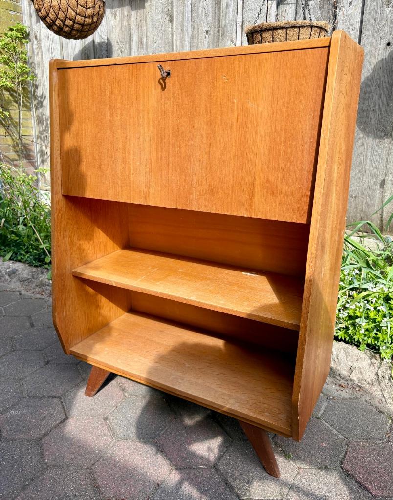 Vintage secretaire klep bureau kast mid century jaren 60/70, Huis en Inrichting, Bureaus, Vintage, Ophalen, Zo goed als nieuw