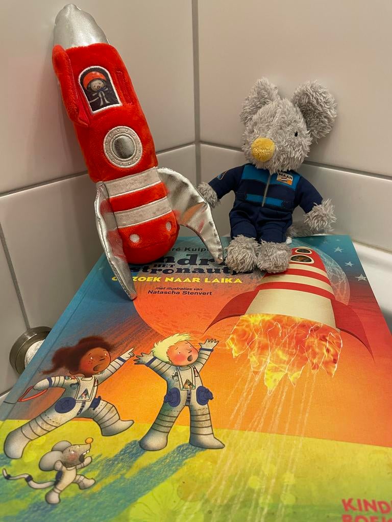 Het Astronautje: Op Zoek Naar Laika - Kinderboek, Ophalen of Verzenden, Zo goed als nieuw, Fictie algemeen