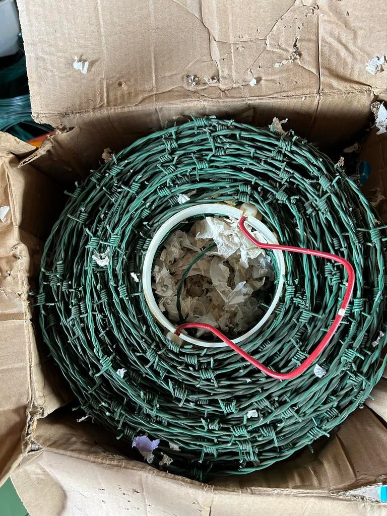 2 rollen prikkeldraad groen, Ophalen, Nieuw, IJzer, Overige typen