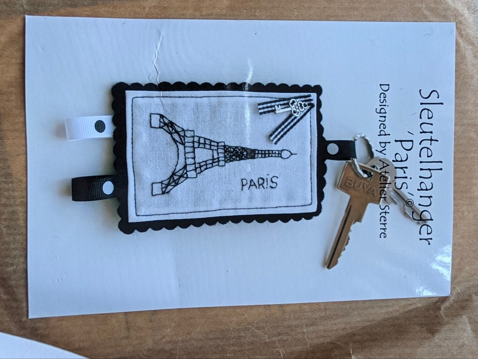 vilt pakket sleutelhanger 'paris' NIEUW, Ophalen of Verzenden, Nieuw