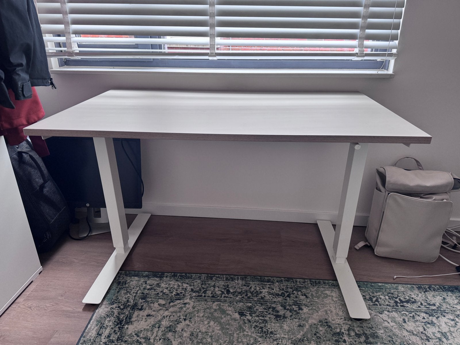 IKEA SKARSTA Zit-sta bureau - 120 bij 70 cm blad grijs/taupe, Ophalen, Zit-sta bureau, Spaanplaat of MDF, In hoogte verstelbaar