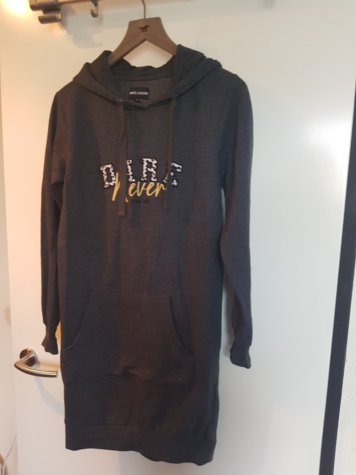 Sweatjurk maat M met capuchon grafiet grijs, Kleding | Dames, Maat 38/40 (M), Ophalen of Verzenden, Zo goed als nieuw, Nielsson