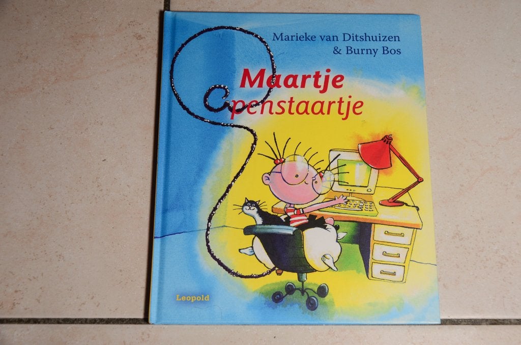 Maartje Apenstaartje / Marieke van Ditshuizen & Burny Bos, Ophalen of Verzenden, Zo goed als nieuw, Fictie algemeen, Voorleesboek