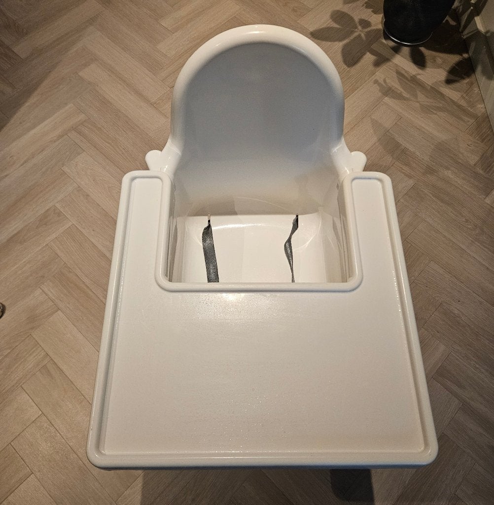 Ikea kinderstoel met tafelblad en riempje, Kinderen en Baby's, Kinderstoelen, Ophalen, Zo goed als nieuw, Overige typen, Afneembaar eetblad